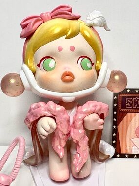 Cover Model “Resting Leading Lady” of the Skullpanda Action Cut series!